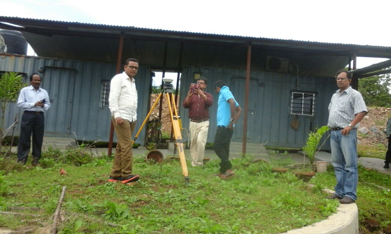 उत्खनन क्षेत्र में सर्वेयर टीम व् कम्पनी एवं अधिकारी